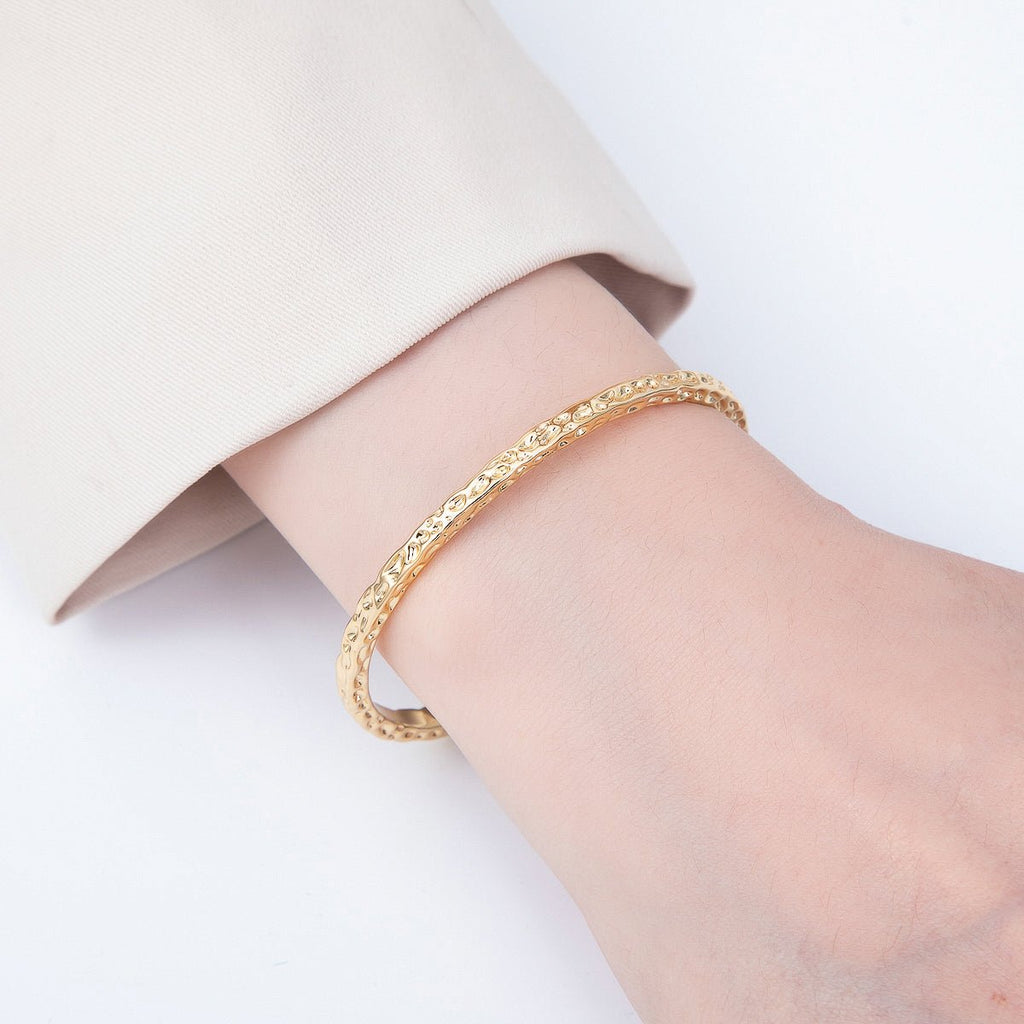 16K Gold Filled 3mm Hammered Molten Cuff Bracelet | WA-00201