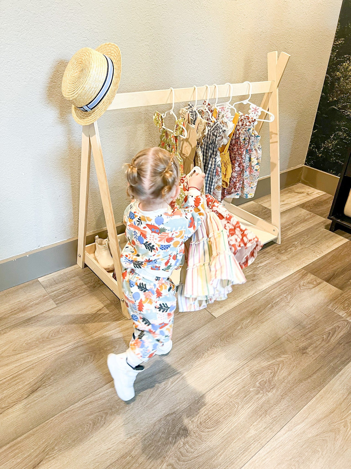 TILLY- Clothing Rack