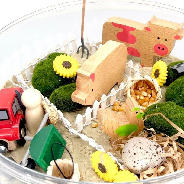 Barnyard Friends Farm Sensory Kit with Kinetic Sand