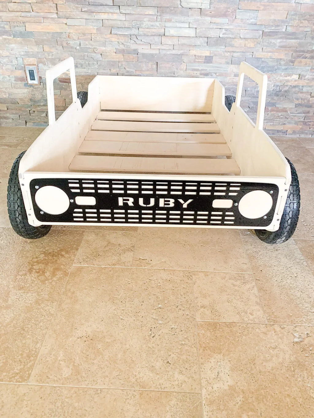 CAM V1- Bronco Bed With Real Wheels + Acrylic Grille